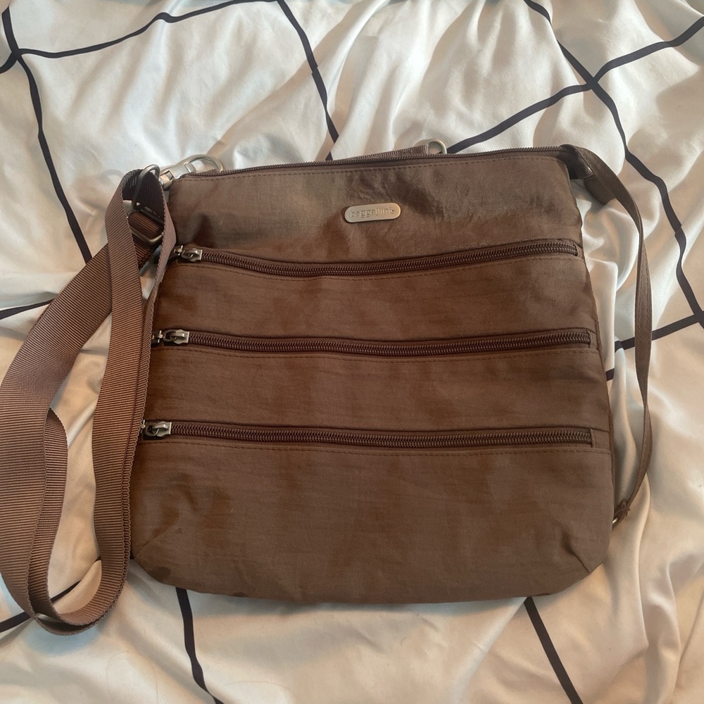 baggallini brown bag with multiple pockets